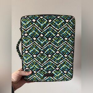 NWOT Vera Bradley Tablet Tamer Organizer Zip
Around Rain Forest
